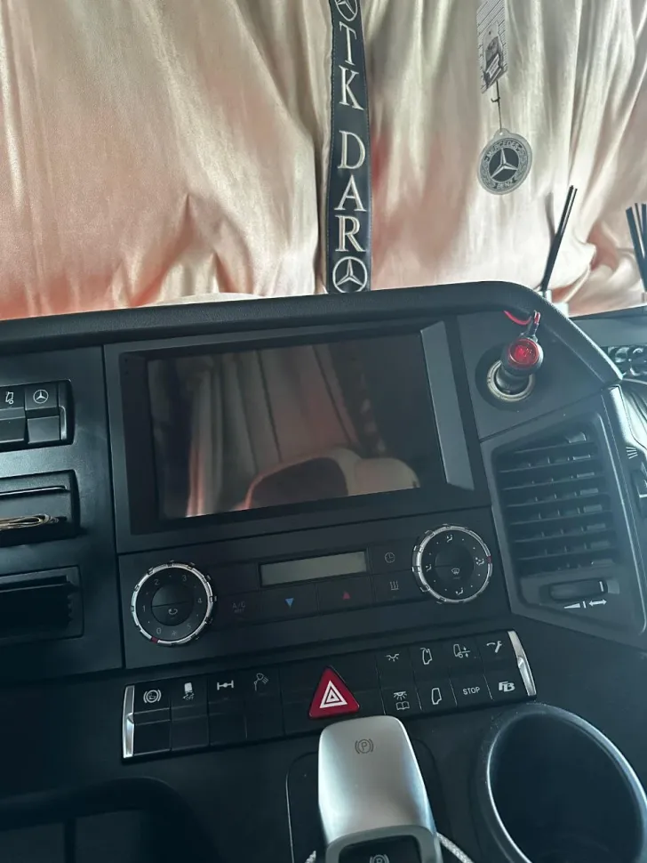 Штатная магнитола Teyes CC3L 4/32 Mercedes-Benz Actros (2011-2023)